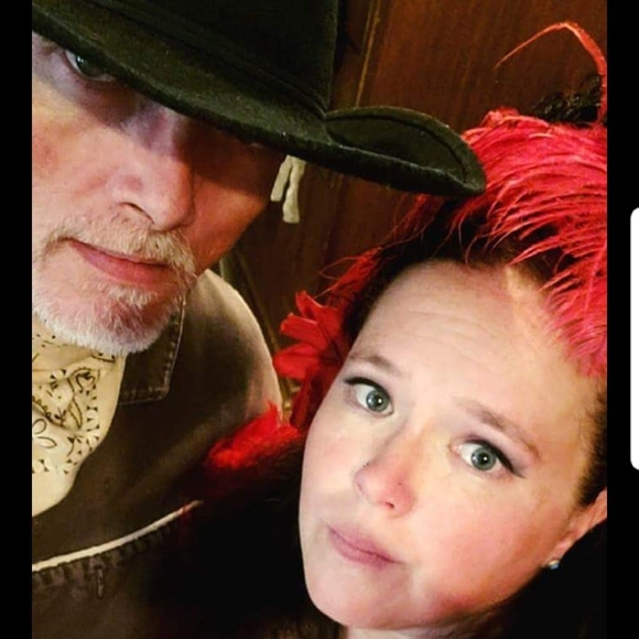 Meet your Posher, Rae - Picture 1 of 1